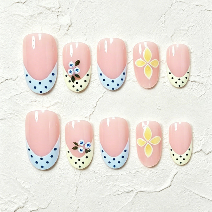 Dekorative florale Nagelkunstspitzen Karnz