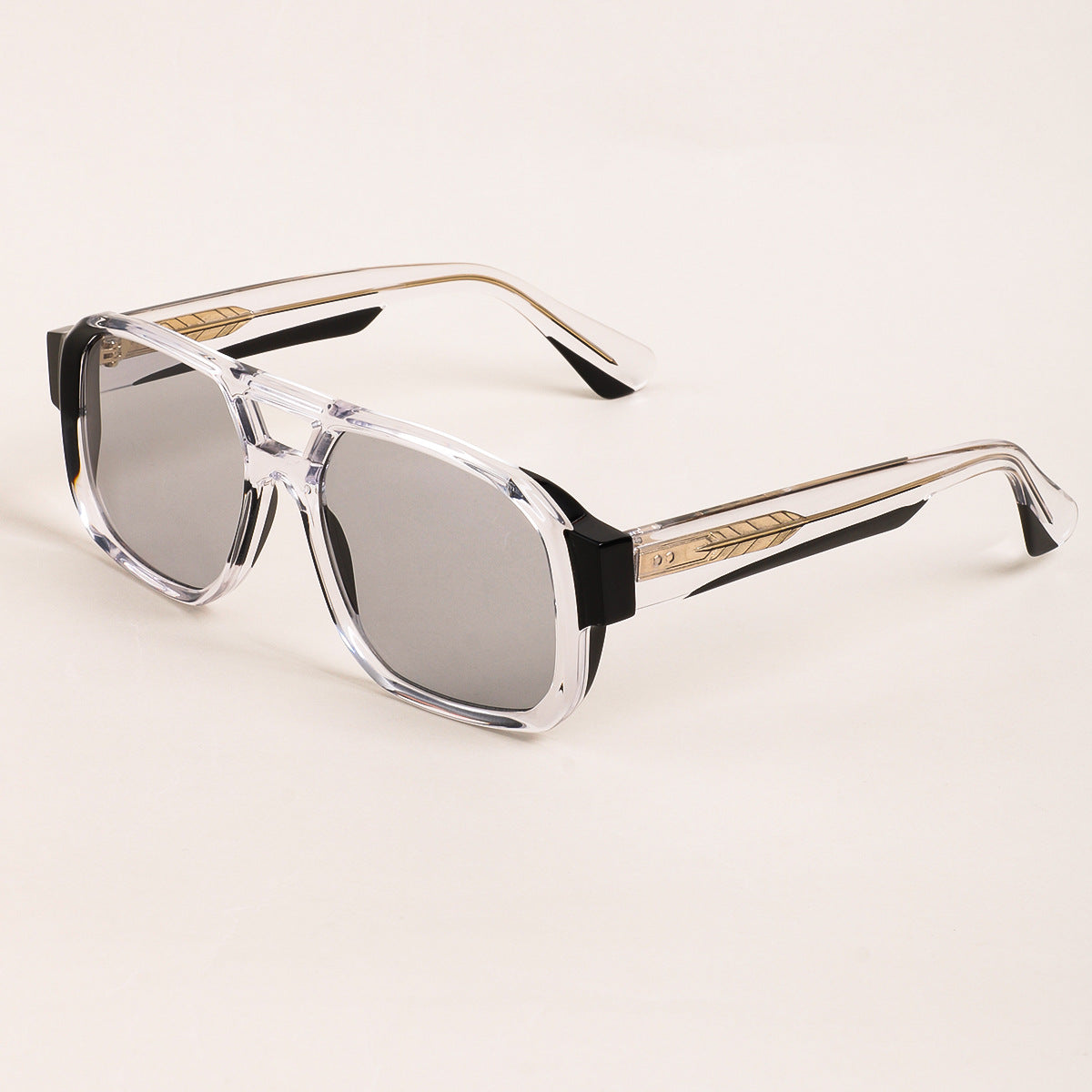 Damen Sonnenbrille im modernen Oversize-Stil mit klarem Rahmen und robusten Gläsern Karnz