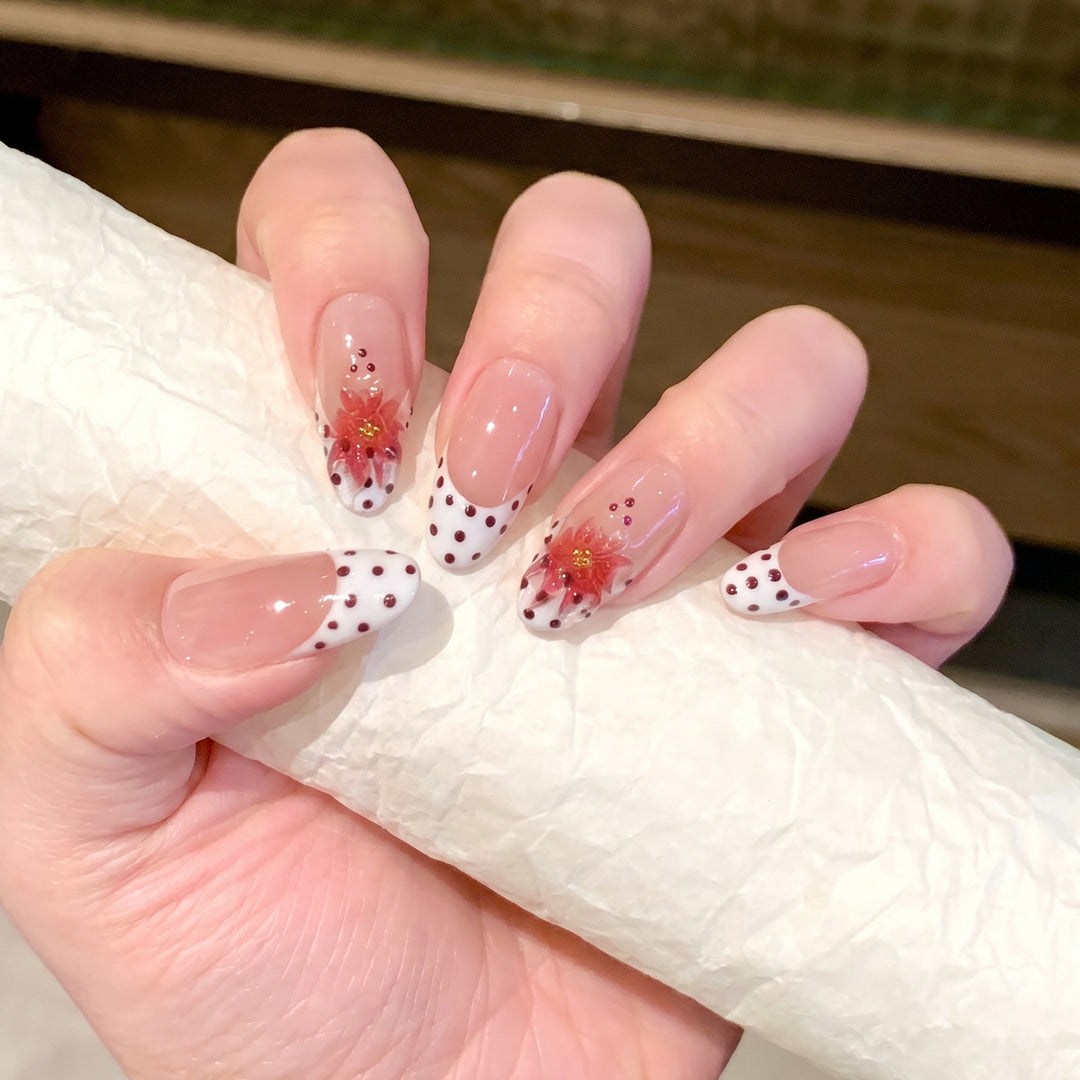 Elegante florale Press-On Nägel Karnz