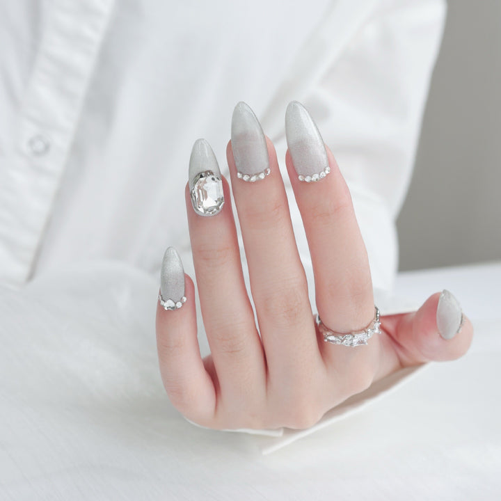 Glamouröse Metallic Press-On Nagel-Set mit Strass-Akzenten