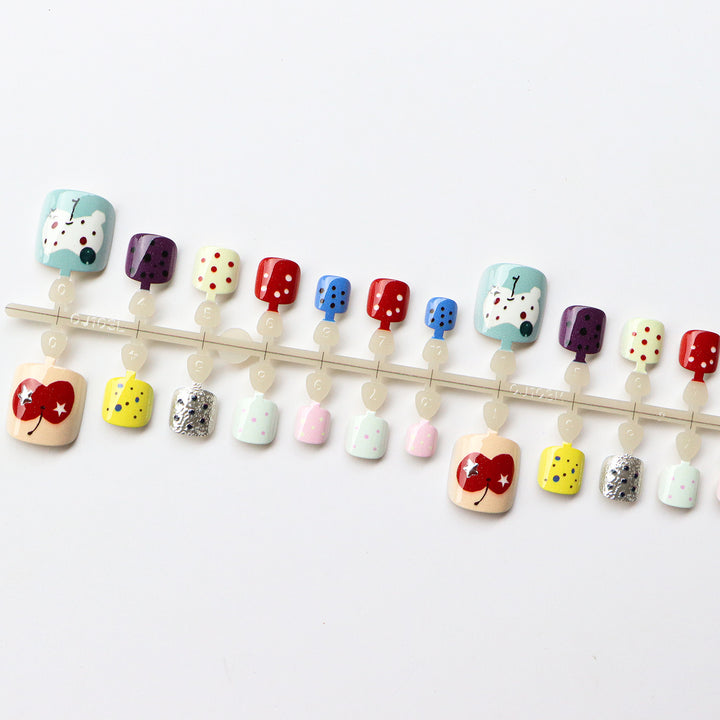 Kreative von Cartoons inspirierte Press-On-Nagelkollektion