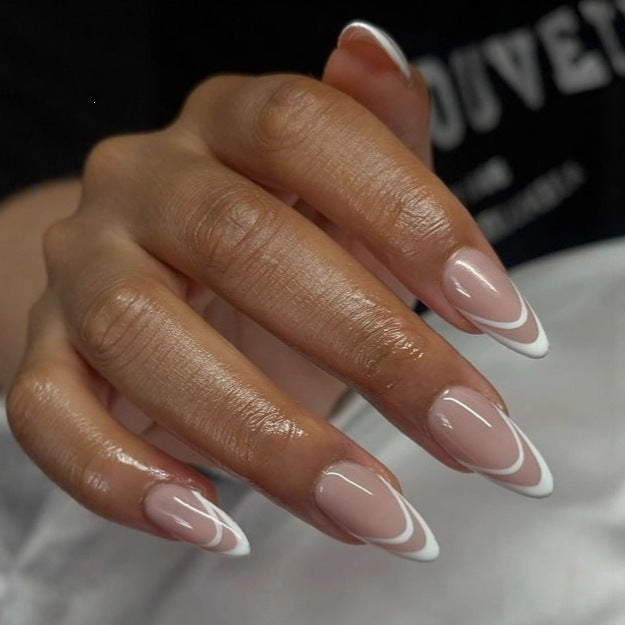 Elegante und Stilvolle French-Design Nagelkunst Karnz