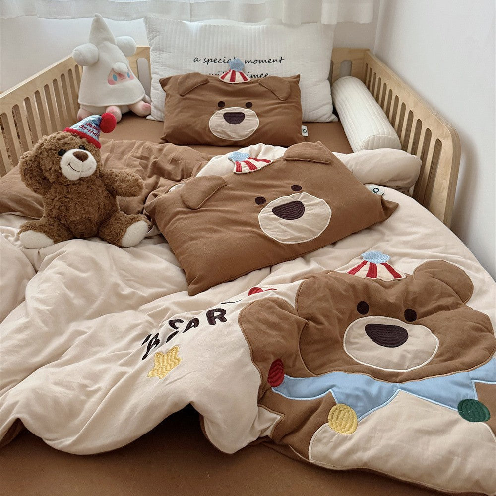 Kinderbettwäsche-Set mit gesticktem Bärenapplikation und Kuscheloptik