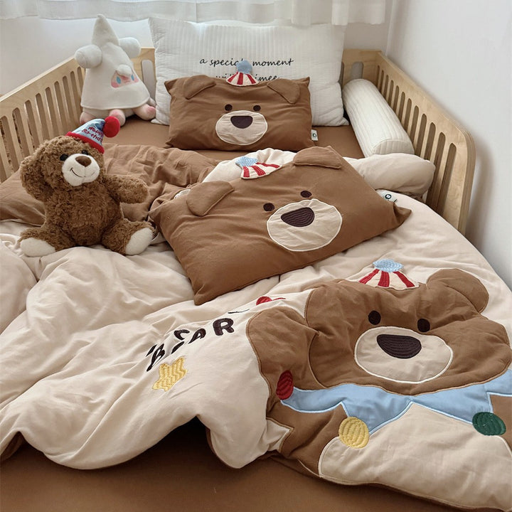 Kinderbettwäsche-Set mit gesticktem Bärenapplikation und Kuscheloptik