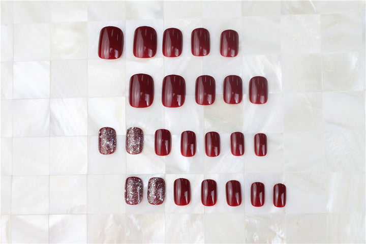 Glänzendes Press-On Nagelset mit Glitzerakzenten Karnz