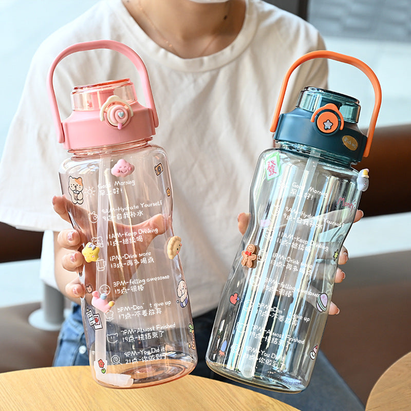 Damen Trinkflasche mit integrierter Zeitmarkierung und praktischem Tragegriff Karnz