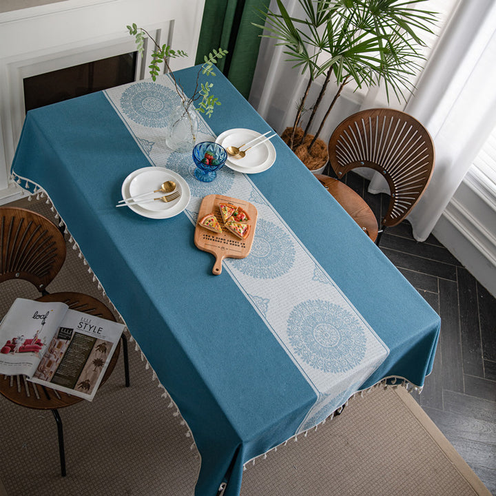 Verschnörkelte dekorative Tischdecke