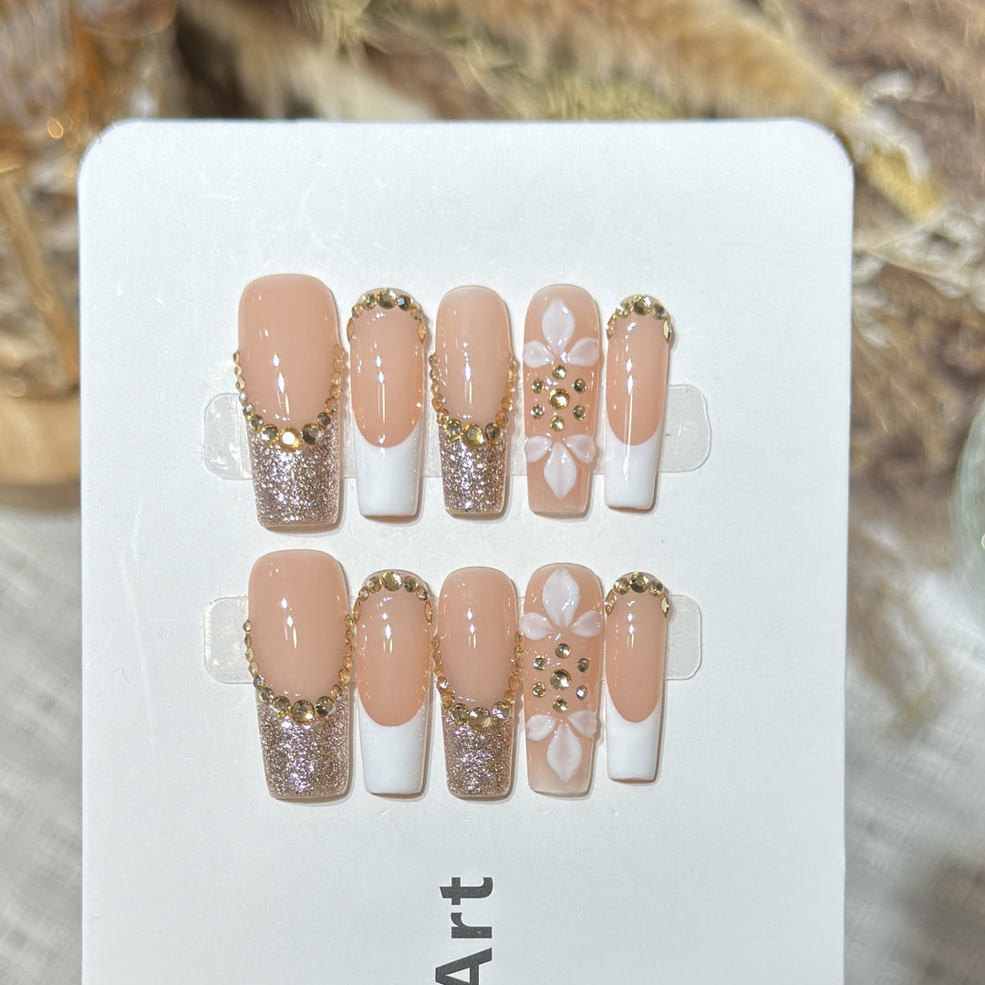 Luxuriöses Glänzendes Press-On Nagelkunstset mit Dekorativen Blumenelementen Karnz