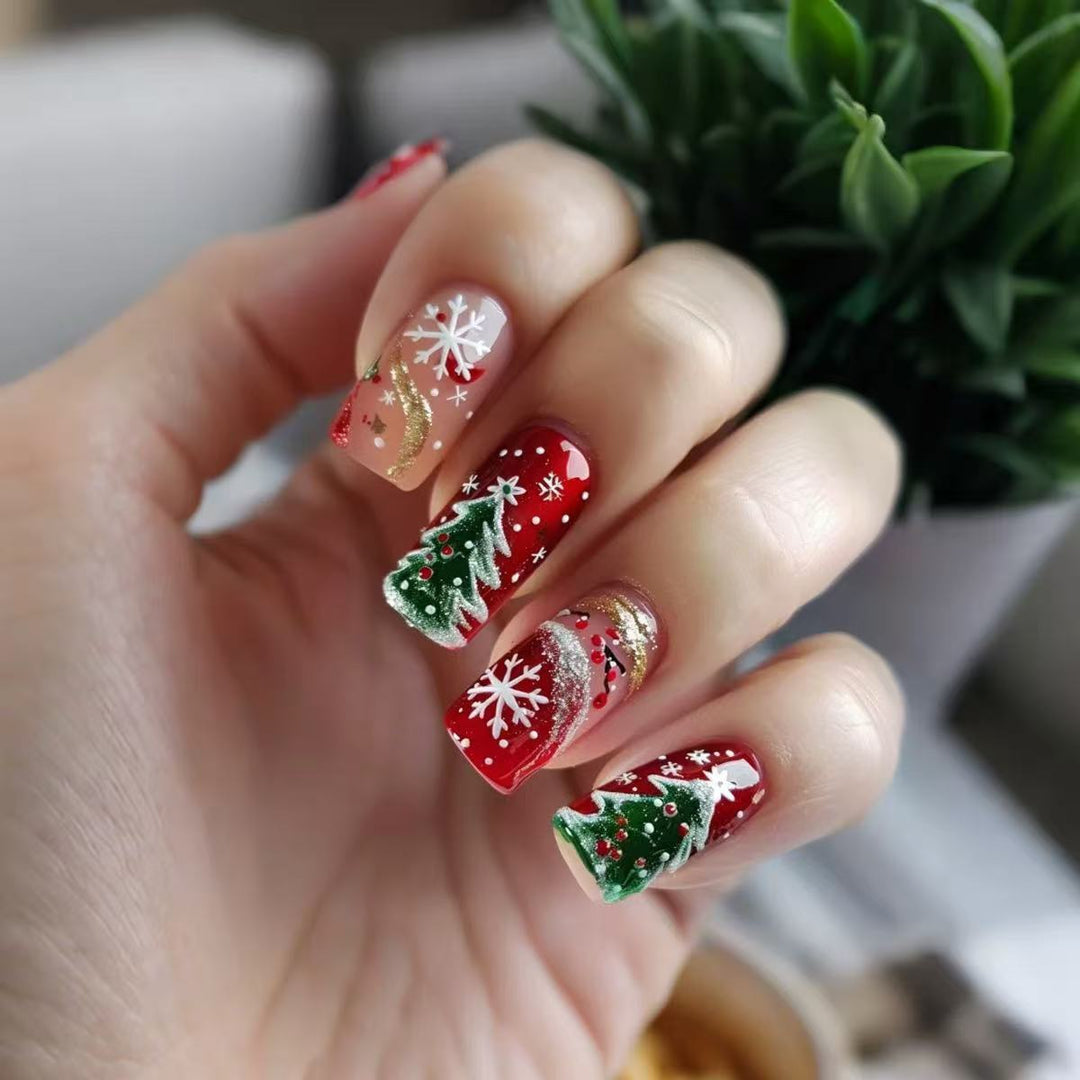 Kunstnagelset mit festlicher Weihnachtsmotiven und Glitzerakzenten Karnz