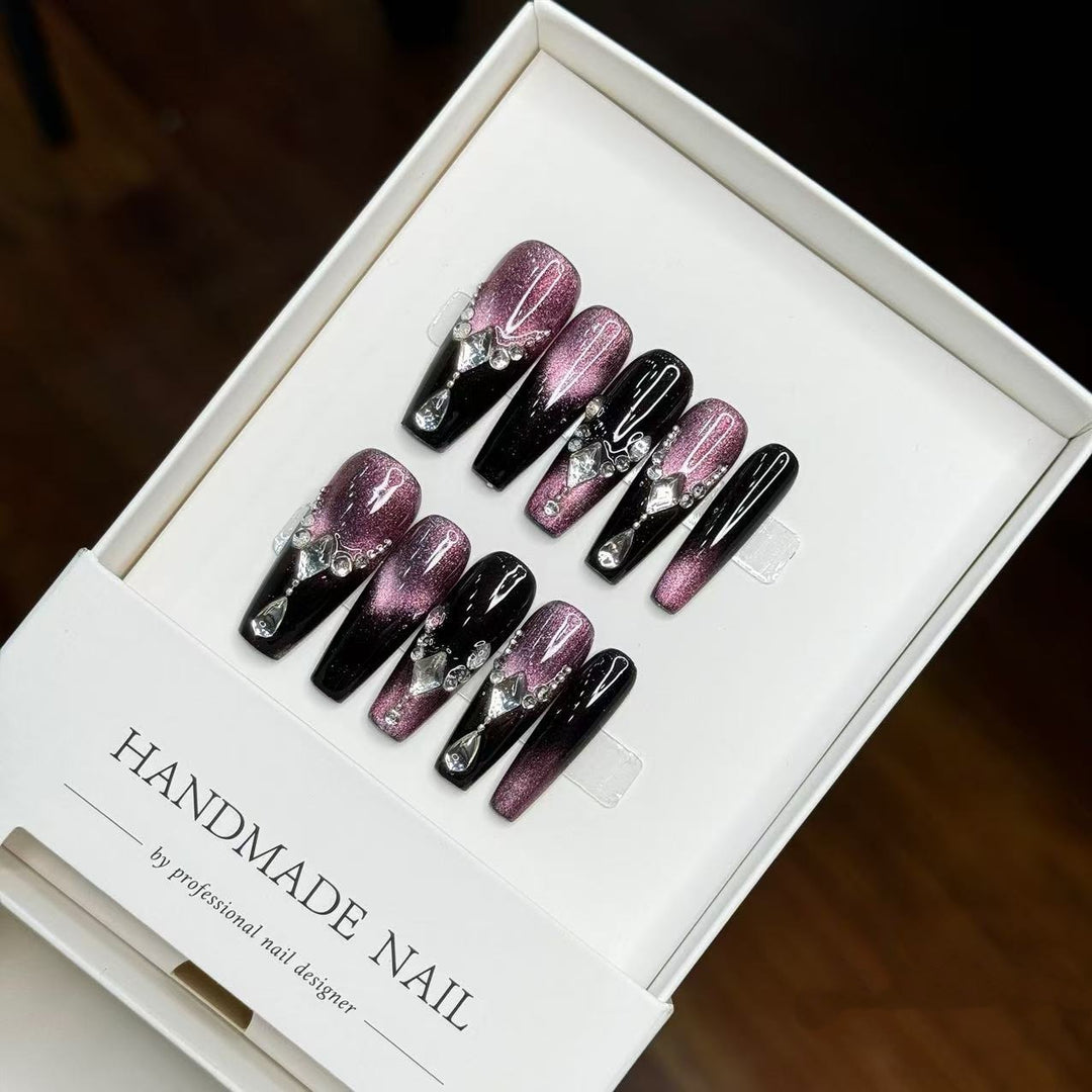Handgemachtes Luxus Press-On Nagelkunstset mit Edelsteinakzenten