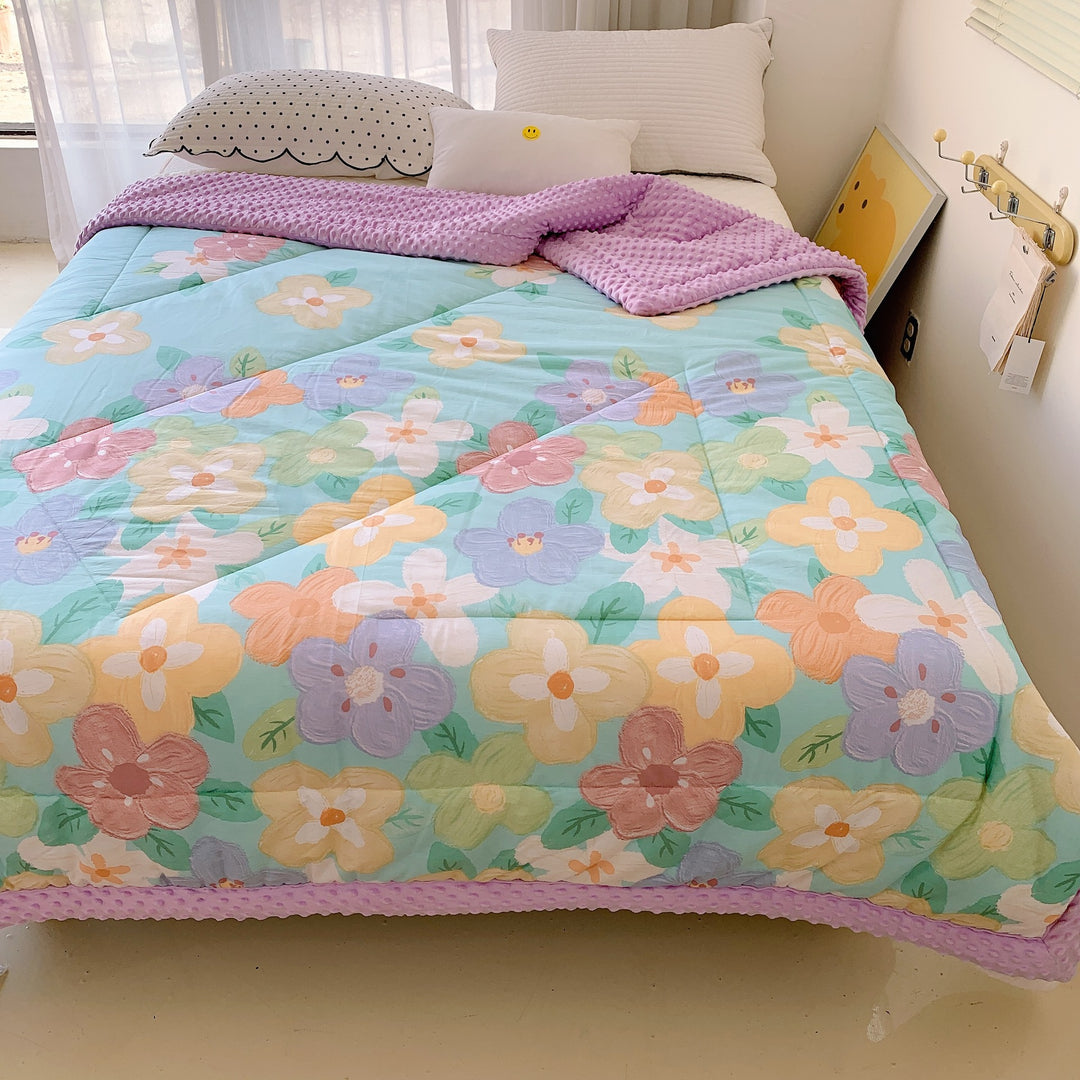 Kuschelige Baby-Steppdecke mit Minky-Fleecekante und niedlichem Hasen-Print