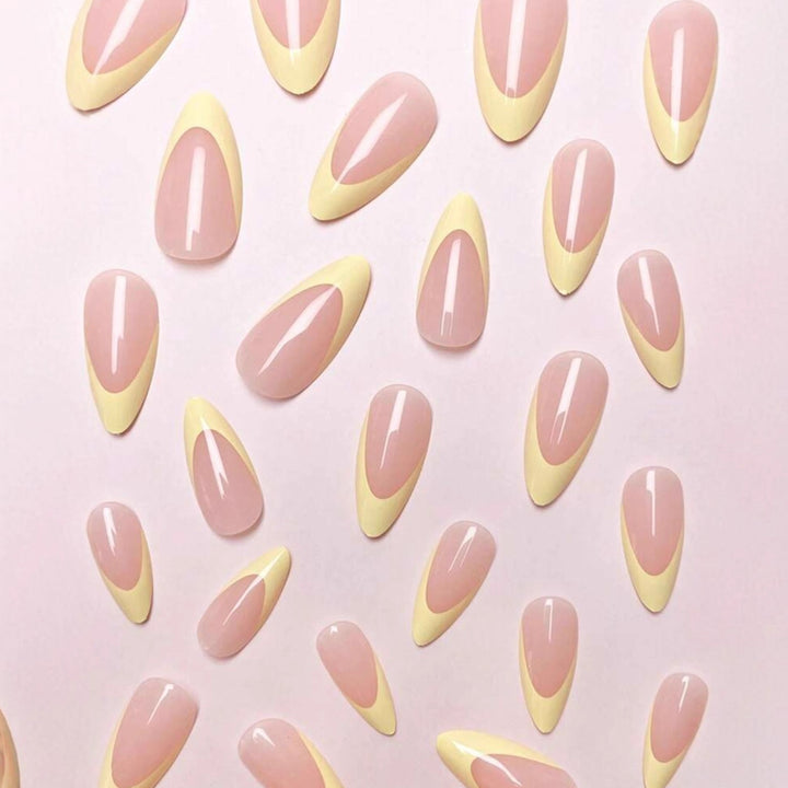 Kunstnagelset mit eleganten Neonspitzen Karnz
