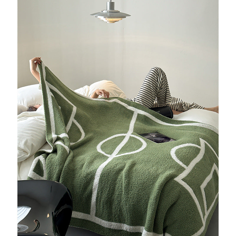 Kuscheldecke mit großem Schriftmotiv und weichem Bouclégewebe