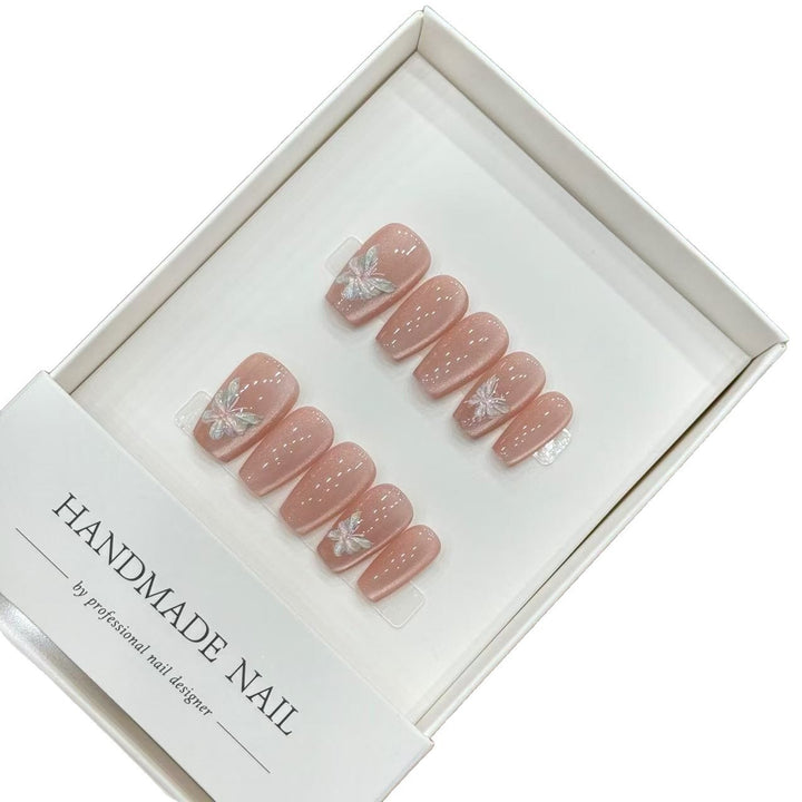 Handgemachtes Press-On Nail Set mit Blumendesign