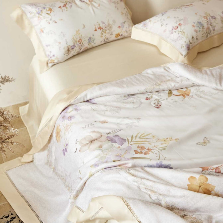 Bettbezug-Garnitur aus seidenweichem Baumwollsatin mit floralem Aquarellprint und dekorativer Bordüre