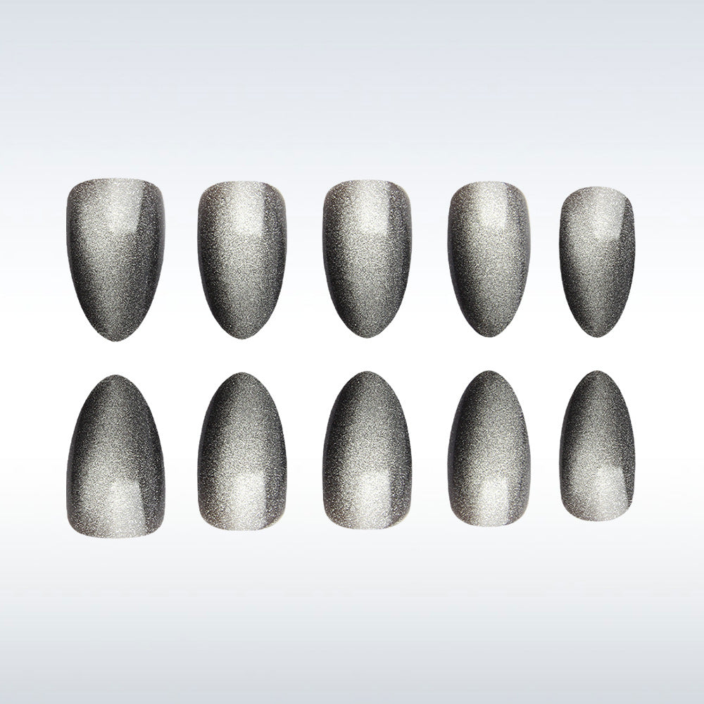 Glänzende Metallic Press-On-Nägel Karnz