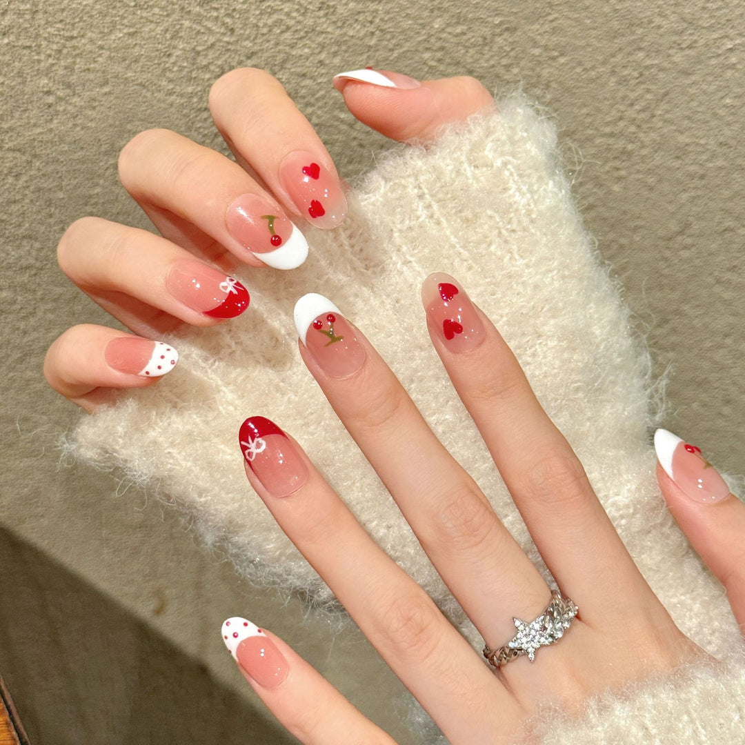 Dekoratives Press-On Nagelkunst-Set mit Kirsch- und Herzdesigns