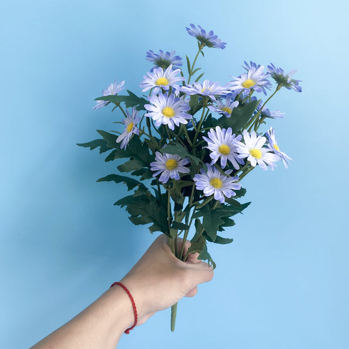 Lebensechte gelbe Blumenstängel