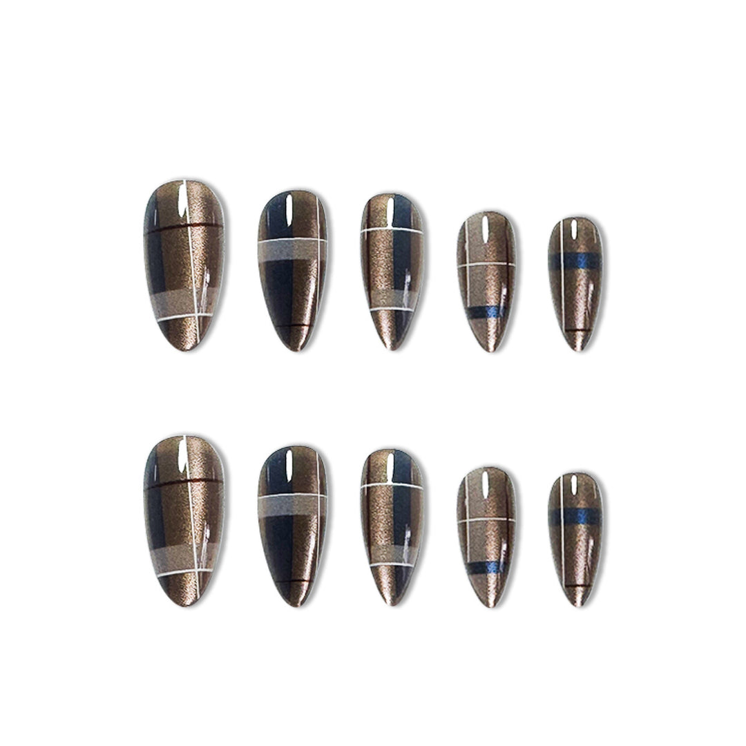 Stylische geometrische Nagelkunstverlängerungen Karnz