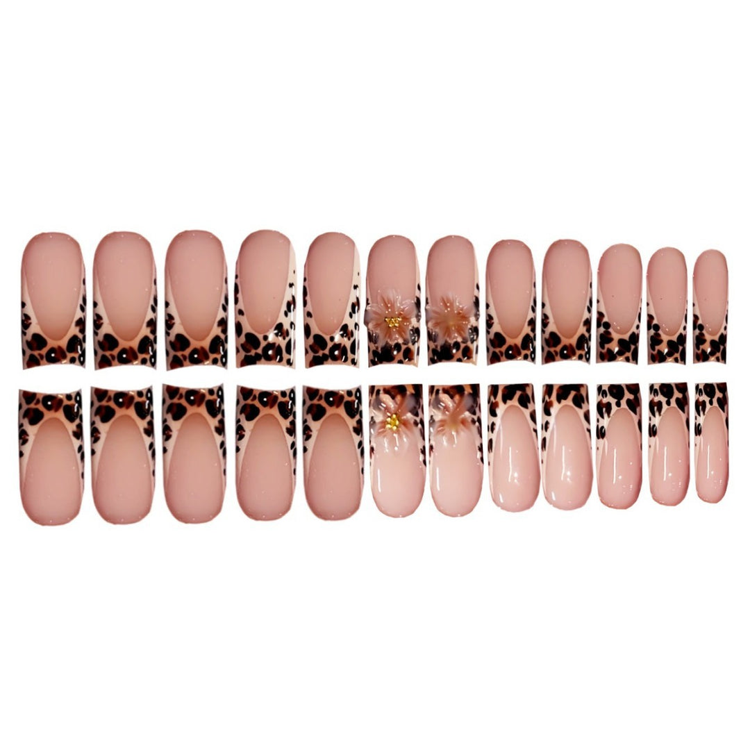 Elegante Tierdruck Press-On Nagelkunst Karnz