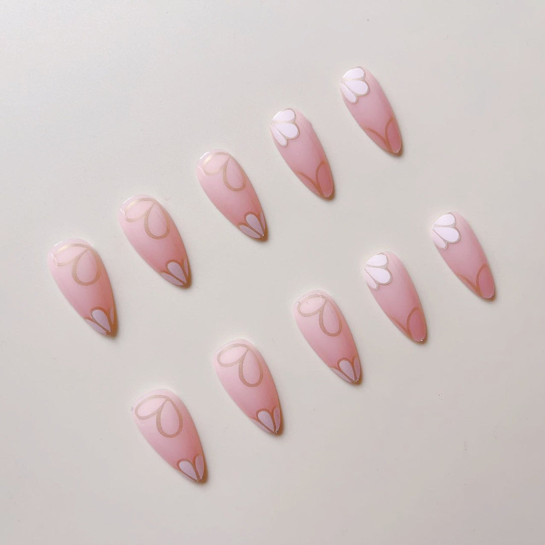 Kunstnagelset mit luxuriösen floralen 3D-Verzierungen Karnz