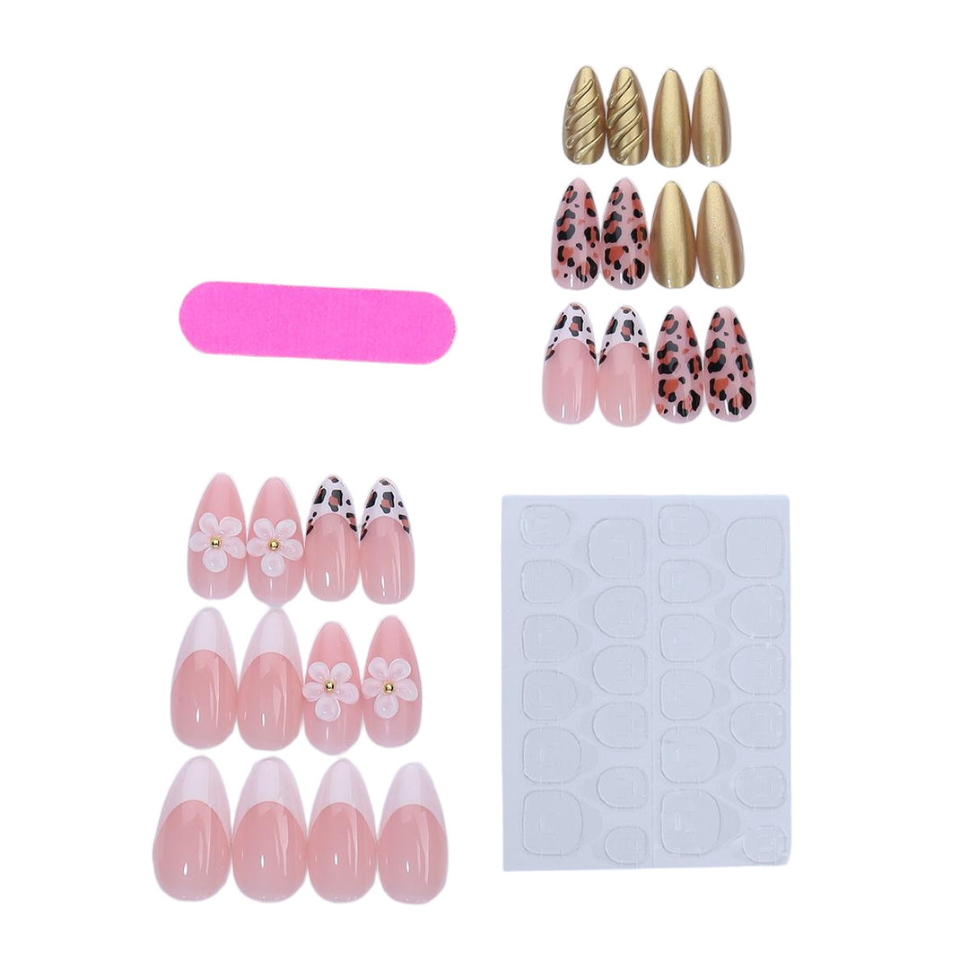 Kreatives Kunstnagelset mit floralen und tierischen Akzenten Karnz
