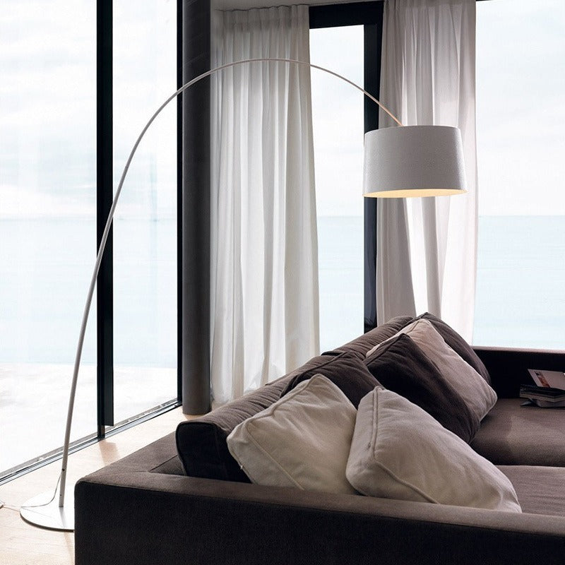 Moderne Kurvenfußlampe