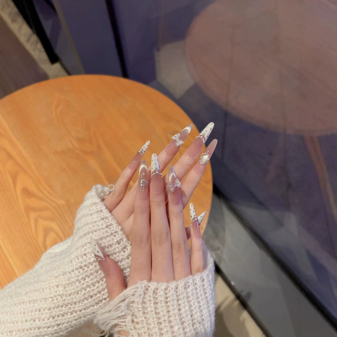 Glamouröse Stiletto-Nagelerweiterungen