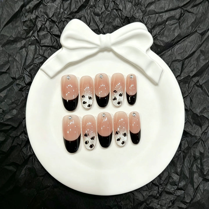 Künstlerische Press-On Nägel mit Panda-Design