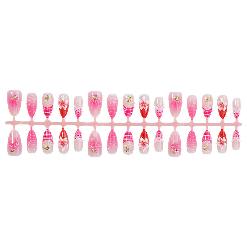 Kunstnagelset mit blühenden 3D-Details und Glitzerakzenten Karnz