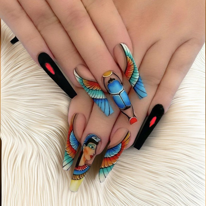 Kreative Nagelkunst mit ägyptischen Motiven Karnz