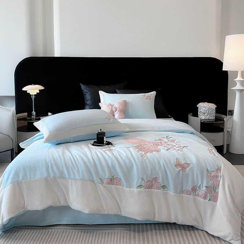 Luxuriöse gesteppte Bettdecken-Garnitur aus Mikrofaser mit Blumen-Relief und Wende-Design
