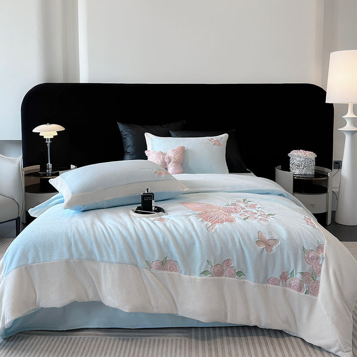 Luxuriöse gesteppte Bettdecken-Garnitur aus Mikrofaser mit Blumen-Relief und Wende-Design