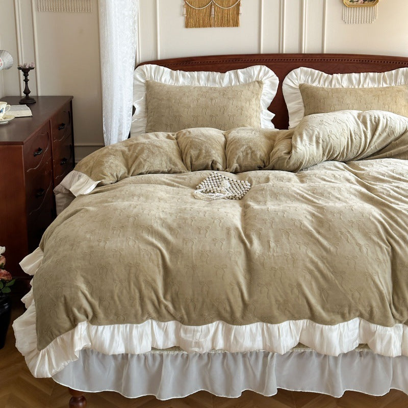 Bestickte Plüschvelours Rüschenduvetbezug-Set mit gefälteltem Rock
