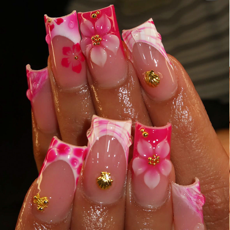Romantisches florales Press-On-Nageldesign Karnz