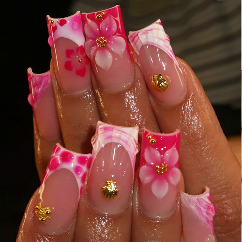 Romantisches florales Press-On-Nageldesign Karnz