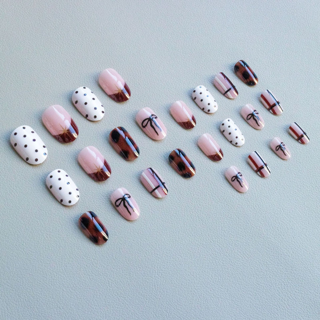 Trendiges dekoratives Nagelkunst-Set