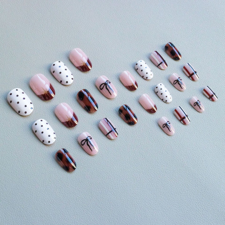 Trendiges dekoratives Nagelkunst-Set