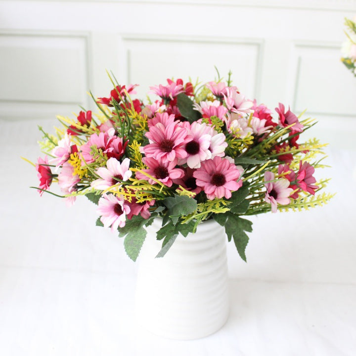 Lebensechter künstlicher Blumenstrauß