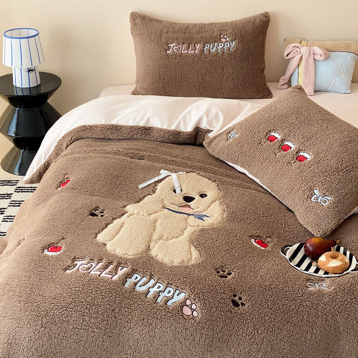 Plüsch-Bettwäsche-Set mit Sherpa-Finish, gesteppter Kuscheldecke und besticktem Welpenmotiv Karnz