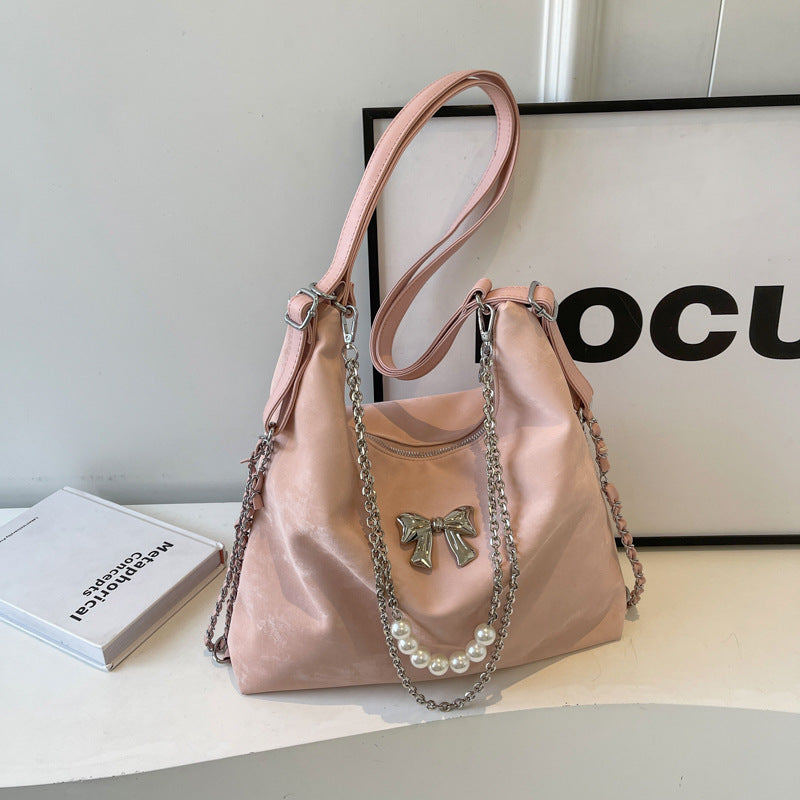 Modische Handtasche mit Einzigartigem Anhänger und Kettenakzenten Karnz