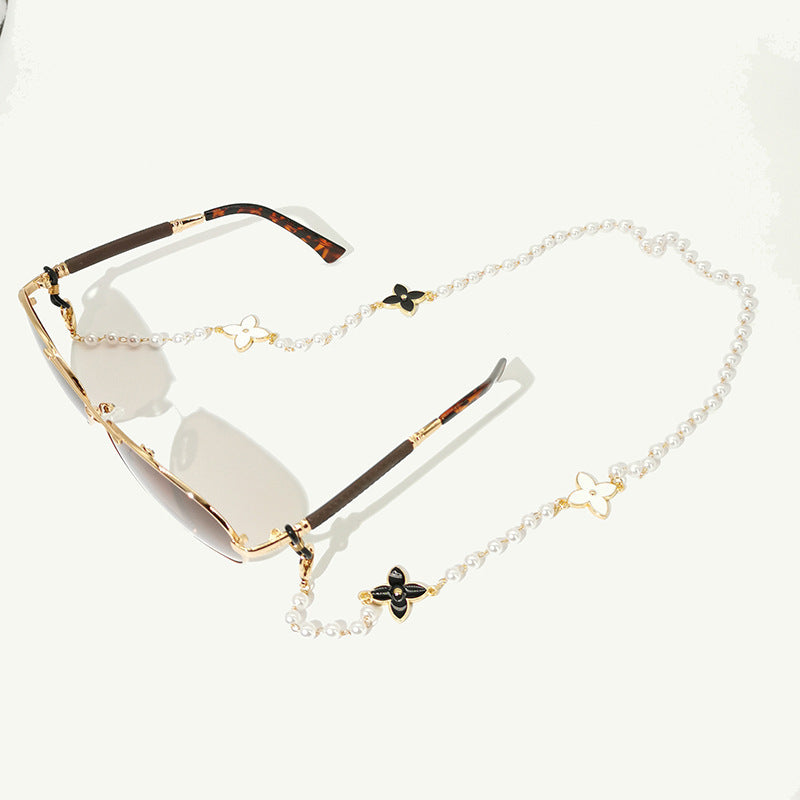 Stilsicheres Brillenband Karnz