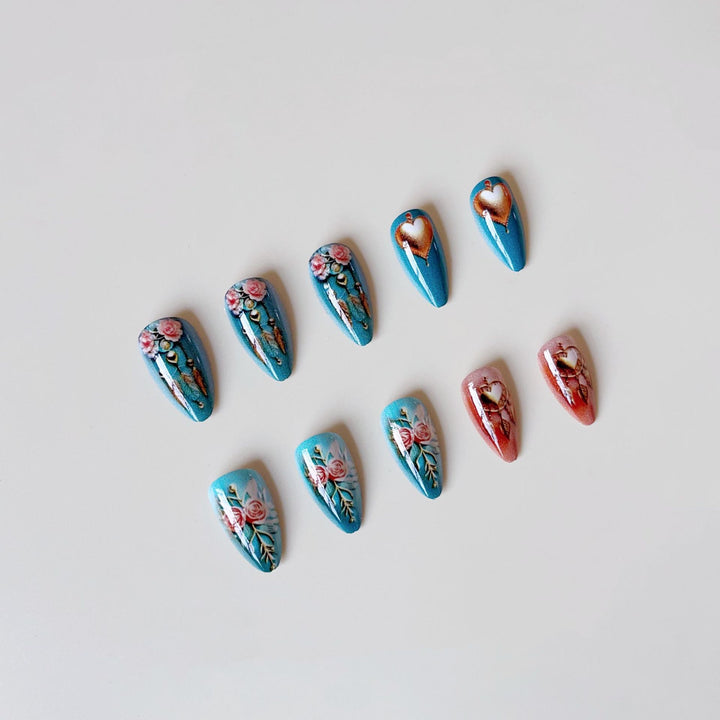 Kunstnagelset mit traumhaften 3D-Rosen- und Herzverzierungen Karnz