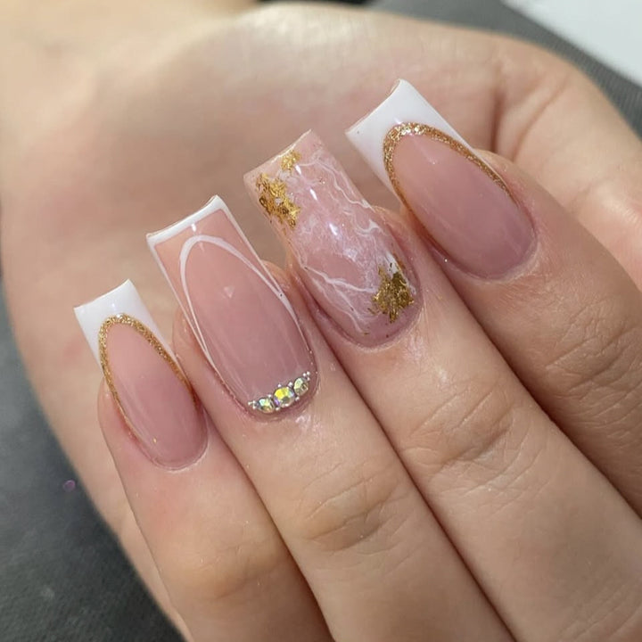 Elegante Marmor Nagelkunstverlängerungen Karnz