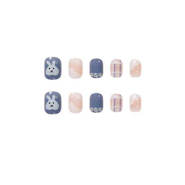 Kunstvolle Nagelkunst mit Tiermotiv Karnz