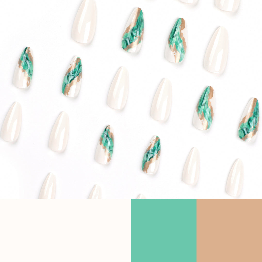 Kunstvolle Nagelverlängerungen mit elegantem marmoriertem Design Karnz