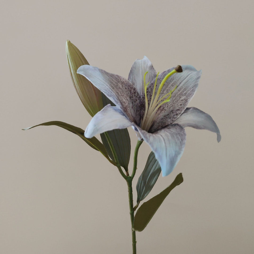 Lebensechte Lilienstiel