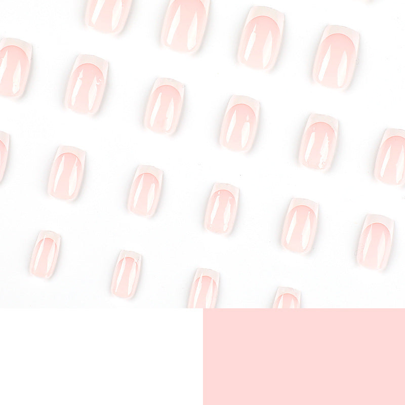Elegante Nagelverlängerungen mit französischem Design Karnz