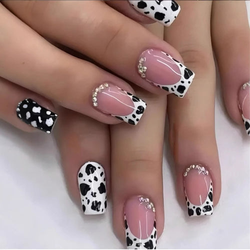 Dekoratives Acryl-Nageldesign Karnz 1789915886