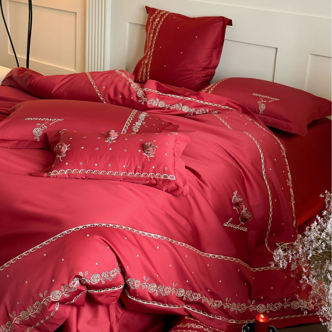 Besticktes Bettbezug-Set aus Baumwollsatin mit 3D-Rosenapplikationen und Zierkante